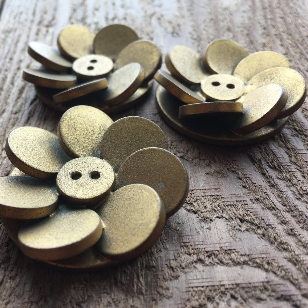 Vintage Gold 3D Daisy Wood Large Button Set Art Deco Floral Retro Flowers Lot 3x